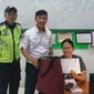 Tas jinjing berisi yang tunai Rp 40 juta, tertinggal di salah satu rangkaian gerbong KRL jurusan Stasiun Tanah Abang-Serpong.