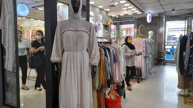 Gamis-gamis Manis Ramaikan Platinum Market Tanah Abang, Konsep Semi Butik tapi Harga Bisa Grosiran