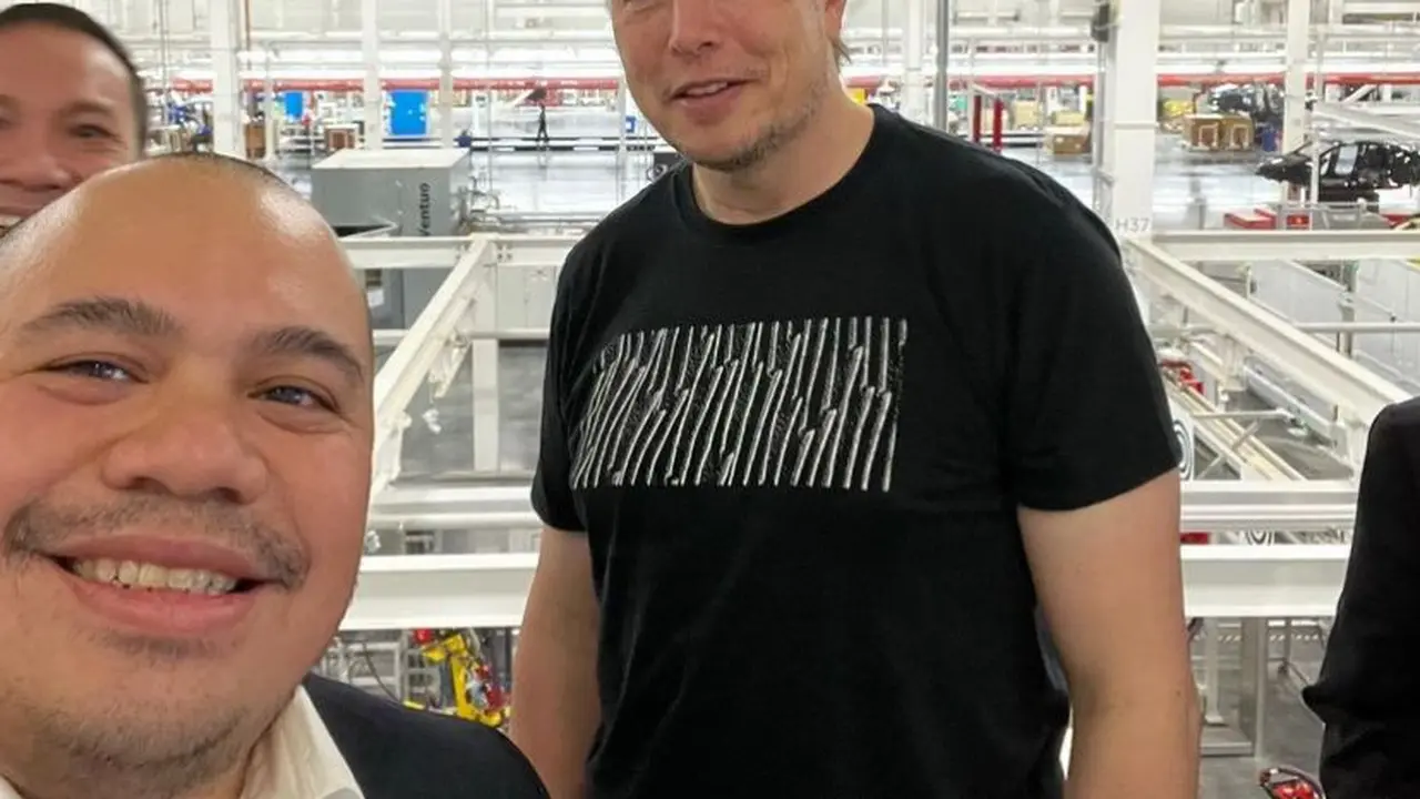 Tampil Santai, Harga Kaos Oblong yang Dipakai Elon Musk saat Bertemu Luhut Cs Diluar Dugaan