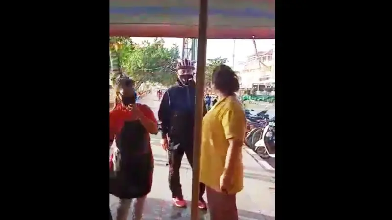 Tangkapan layar video Mahyeldi yang sedang cekcok dengan pedagang di Pantai Padang, Kamis (6/8/2020).