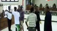 Warga Mengubrak-abrik Perkantoran Milik Pemda Tual