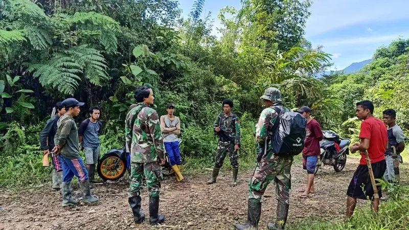 Prajurit TNI Koopsgabssus Tricakti menembak mati dua orang kelompok teroris Mujahidin Indonesia Timur (MIT) Poso.