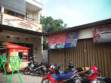 Seorang terduga teroris diamankan pihak kepolisian pada Sabtu (9/8/2014) di kediamannya di kawasan Jatiasih Kota Bekasi. (Liputan6.com/Faizal Fanani)