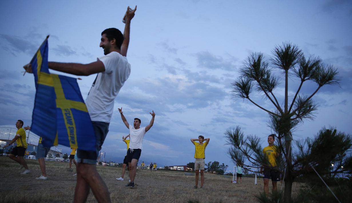 Foto Jelang Hadapi Jerman Suporter Swedia Berpesta Di Pantai Pesta Bola Rusia Bola Com