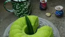 Bolu kukus pandan yang lembut dan tidak seret ini bisa dibuat sendiri dengan mudah di rumah. Gunakan pewarna alami dari daun suji dan daun pandan untuk mendapatkan bolu yang wangi./Copyright shutterstock.com/g/dudi%2Bhernowo