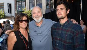Rob Reiner, Michele Singer, dan anak mereka, Nick Reiner pada 2013. (Michael Buckner / GETTY IMAGES NORTH AMERICA / Getty Images via AFP)