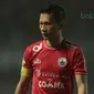 Pemain Persija Jakarta, Ismed Sofyan saat melawan  Persipura Jayapura pada lanjutan Liga 1 Gojek bersama Bukalapak di Stadion Pakansari, Bogor, (25/5/2018).  (Bola.com/Nick Hanoatubun)