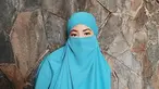 Natasha Rizky gaya penampilannya curi perhatian. Seperti saat ibu 3 anak ini tampil menawan dengan cadar warna biru. Potret cantik Natasha Rizky saat pakai cadar ini banjir pujian. (Liputan6.com/IG/natasharizkynew)