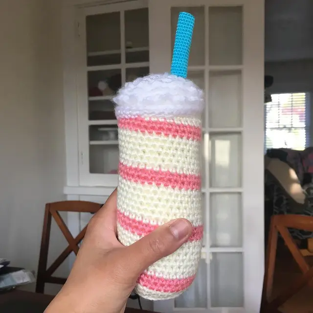 6 Potret Minuman dari Benang Rajut Ini Menipu Mata, Bak Sungguhan