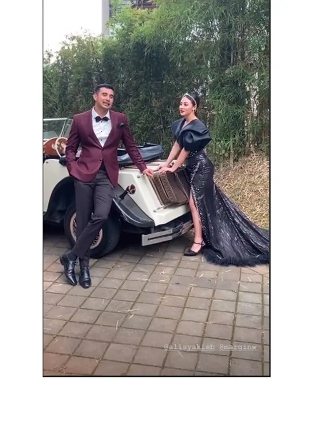 7 Potret Prewedding Ali Syakieb dan Margin Wieheerm, Romantis Banget