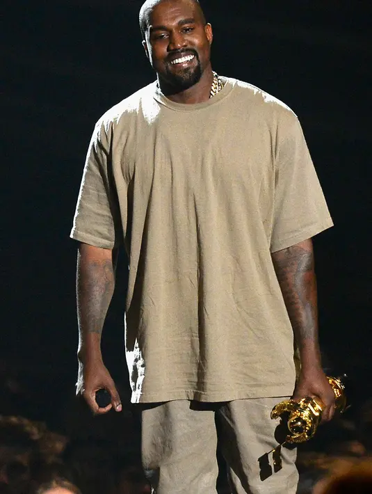 Seperti dilansir dari Dailymail, Kamis (15/10/2015) rapper tersebut bertugas menjaga North yang masih berusia dua tahun, ditambah anak-anak Kourtney, Mason dan Penelope dan Reign. (AFP/Bintang.com)