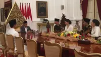 Kogasma Partai Demokrat Agus Harimurti Yudhoyono (AHY) bersama adik dan istrinya silaturahmi dengan Presiden Jokowi di Istana, Jakarta, Rabu (6/5/2019). (Merdeka.com/ Intan Umbari Prihatin)