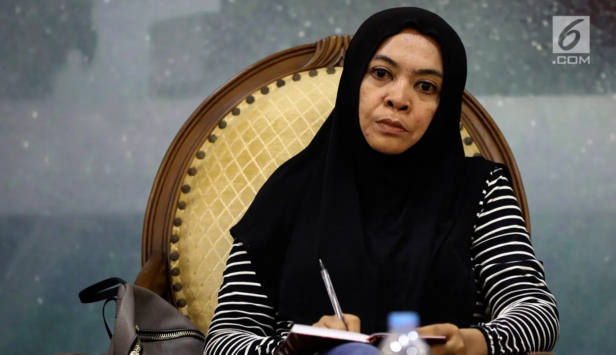 Bacaleg PAN yang juga mantan napi korupsi, Waode Nurhayati dalam diskusi Forum Legislasi di Jakarta, Selasa (31/7). Diskusi tersebut membahas tema "Peraturan KPU (PKPU) Larang Eks Terpidana Korupsi, Apa Kabar Elite Parpol?”. (Liputan6.com/JohanTallo)