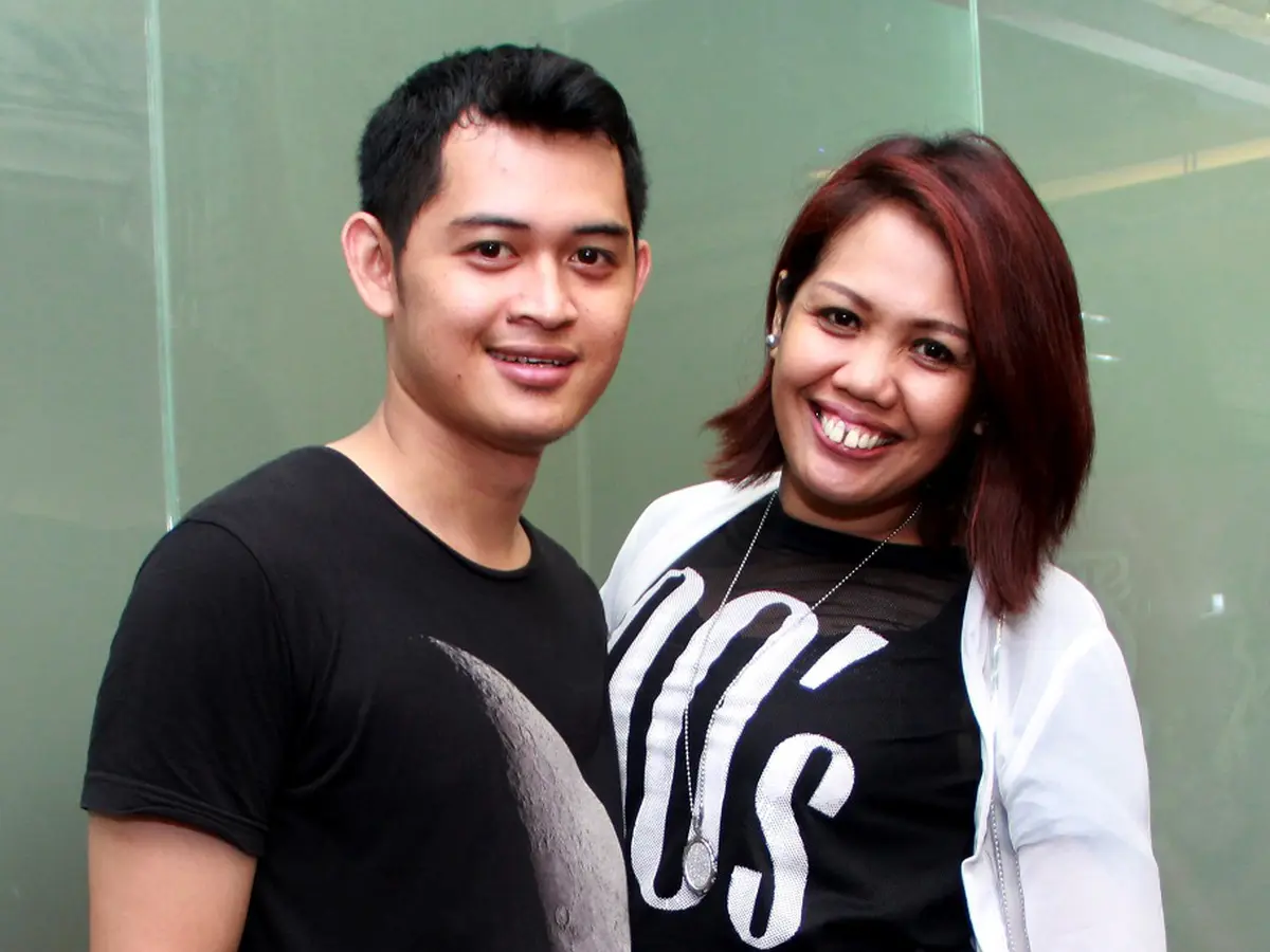 Koleksi Video Porno, Ponsel Elly Sugigi Hilang - ShowBiz Liputan6.com