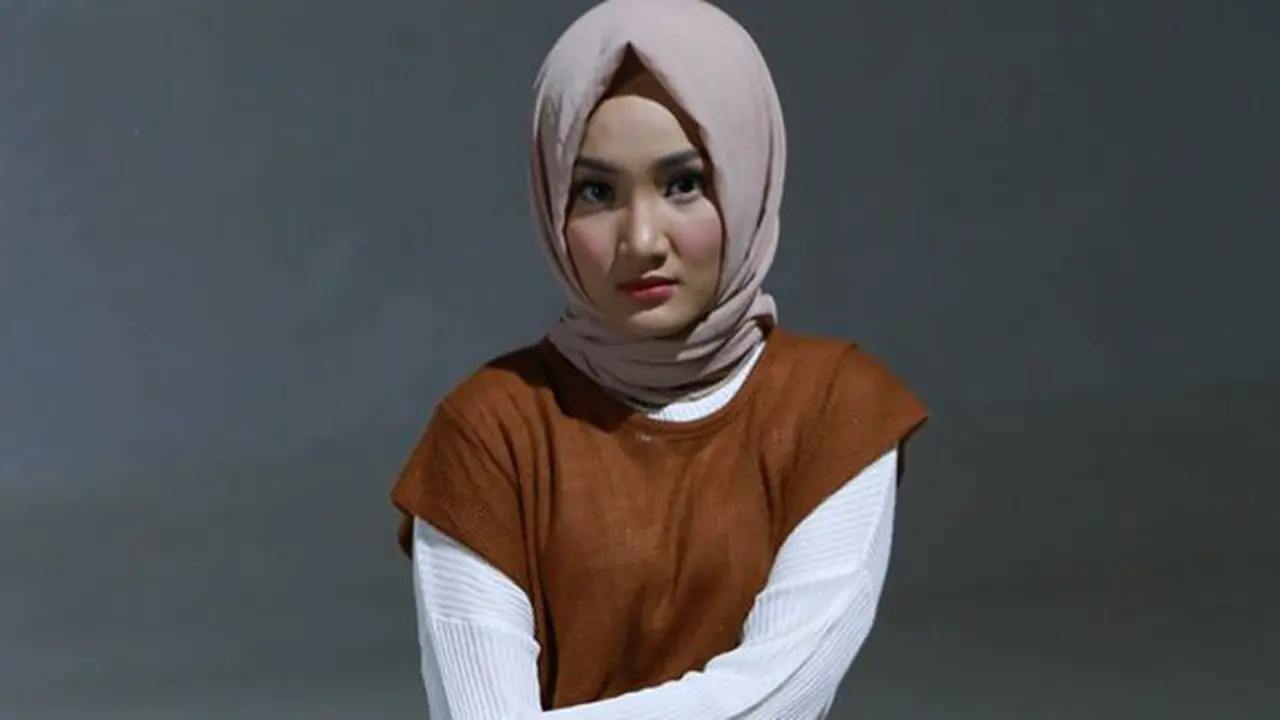Fatin salah satu artis dengan style hijab yang banyak ditiru/copyright: KapanLagi.com