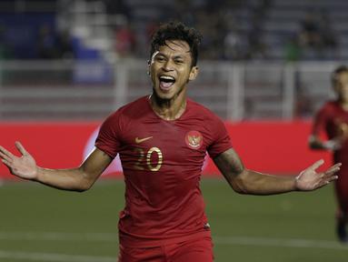 Striker Timnas Indonesia U-22, Osvaldo Haay, merayakan gol yang dicetaknya ke gawang Singapura U-22 pada laga SEA Games 2019 di Stadion Rizal Memorial, Manila, Kamis (28/11). Indonesia menang 2-0 atas Singapura. (Bola.com/M Iqbal Ichsan)