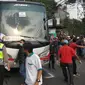 Seorang guru meninggal dunia setelah tertabrak bus pariwisata. (Liputan6.com/Achmad Sudarno)