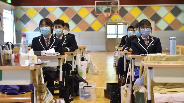 FOTO: Pelajar SMA di Beijing Semangat Kembali Bersekolah