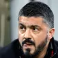 Ekspresi pelatih AC Milan, Gennaro Gattuso saat pertandingan antara AC Milan melawan Arsenal pada leg pertama 16 besar Liga Europa, di San Siro, Milan, Italia, Kamis (8/3). AC Milan takluk 0-2 dari Arsenal. (AP Photo/Luca Bruno)