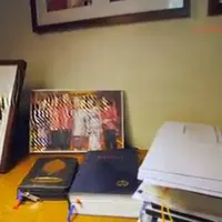 Ternyata di Indonesia ada program untuk menumbuhkan rasa toleransi. Salah satunya gadis muslim yang tinggal bareng keluarga Kristen ini.