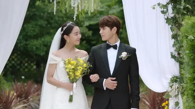 8 Inspirasi Wedding Dress Minimalis Romantis dari Drama Korea (6)