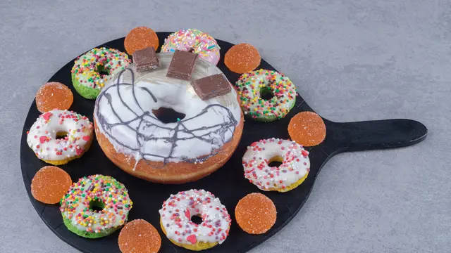 Ilustarsi makanan manis/freepik.com/azerbaijan_stockers