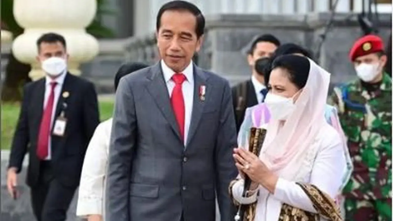 Iriana Berkebaya Putih dan Sandal Hermes Saat Dampingi Jokowi ke Kamboja