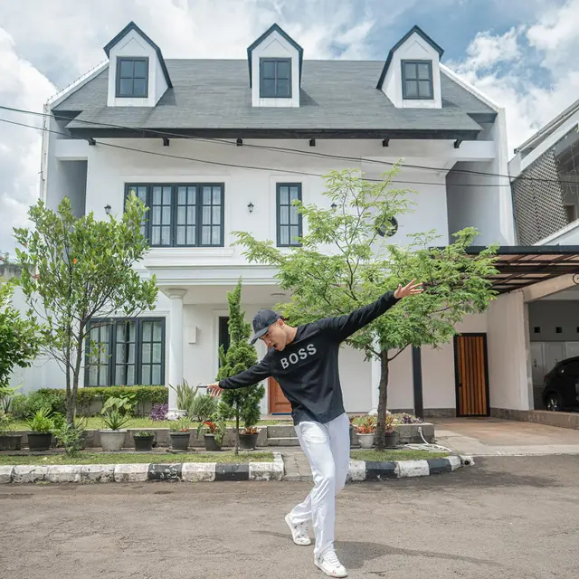 Susul Fuji, Fadly Faisal Juga Beli Rumah Mewah dari Tabungannya Sendiri. (instagram.com/fadlyfsl_)