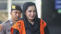 Sebagai informasi, Fadia Arafiq ditetapkan sebagai tersangka pada 4 Maret 2026 setelah terjaring dalam Operasi Tangkap Tangan (OTT) KPK pada awal Maret 2026. Tampak dalam foto, tersangka kasus dugaan korupsi pengadaan barang dan jasa outsourcing (tenaga alih daya) serta lainnya di lingkungan Pemerintah Kabupaten Pekalongan untuk tahun anggaran 2023–2026, Fadia Arafiq, saat tiba di Gedung Merah Putih Komisi Pemberantasan Korupsi (KPK), Jakarta, Rabu (29/4/2026). (merdeka.com/Arie Basuki)