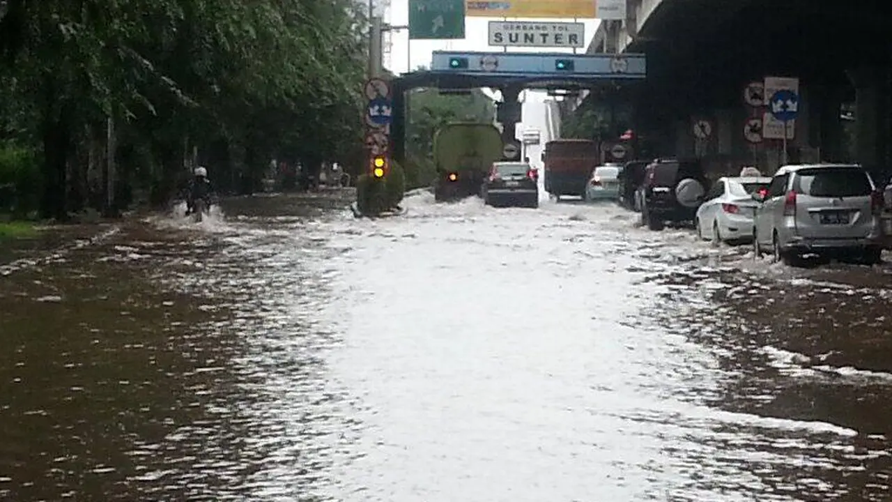 Pantauan Titik Banjir, Pohon dan Reklame Tumbang