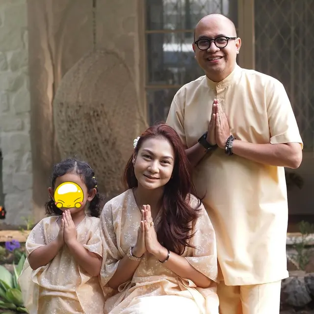 Masih Ingat Sheila 'Suami-Suami Takut Istri'? Ini 6 Potret Terbarunya yang Awet Muda