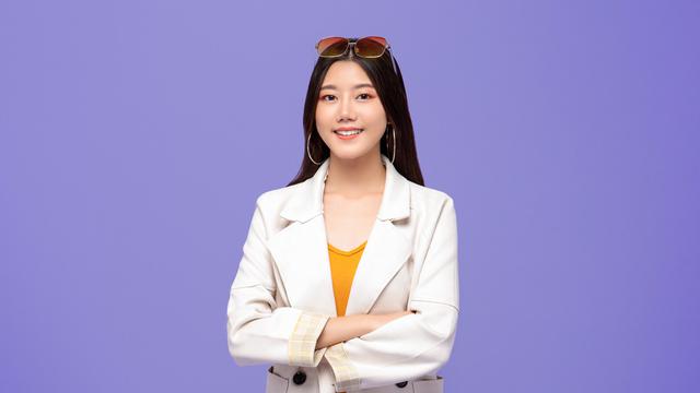 Perempuan Berbusana Dewasa.