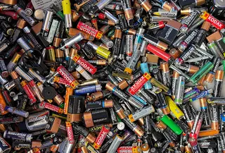 Ilustrasi sampah elektronik. (dok. John Cameron/Unsplash)