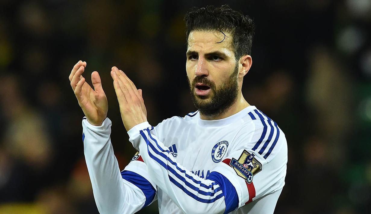 2. Cesc Fabregas, tidak dibutuhkan Antonio Conte membuatnya mulai ditawarkan ke klub lain. Menurut ESPN, Real Madrid menjadi salah satu klub yang ditawarkan, namun Zinedine Zidane menolak kehadiran mantan pemain Barcelona ini. (AFP/Ben Stansall)