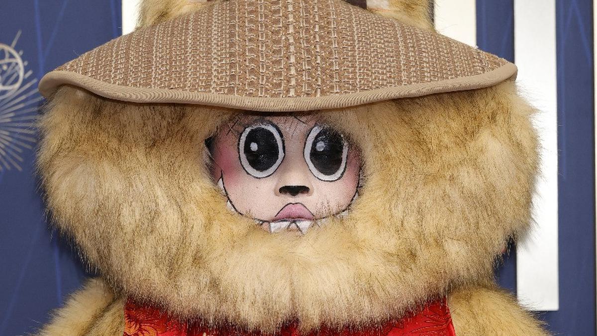 Potret Nyeleneh Joella, Tampil dengan Dandanan Labubu di Emmy Awards 2025