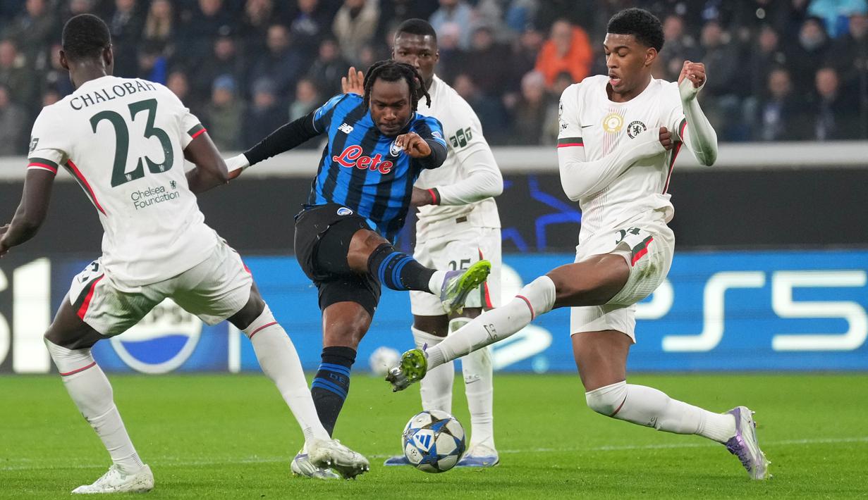 Kemenangan ini membuat Atalanta naik ke peringkat ketiga klasemen dengan 13 poin. (AP Photo/Antonio Calanni)