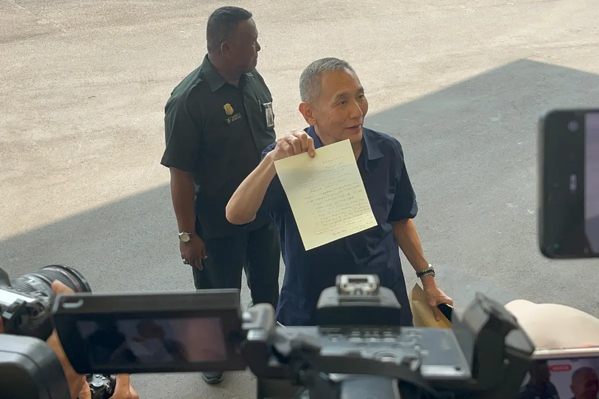 Politikus Partai Golkar Jusuf Hamka tiba di DPP Golkar, Jalan Anggrek Neli Murni, Palmerah, Jakarta Barat (Jakbar). Dia bakal menyerahkan surat pengunduran diri sebagai kader Partai Golkar.