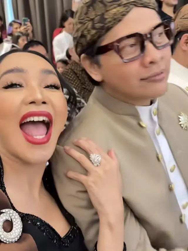 Dewi Gita saat hadir Nino RAN dan Dhabitannisa Auni. [@dewigita01]