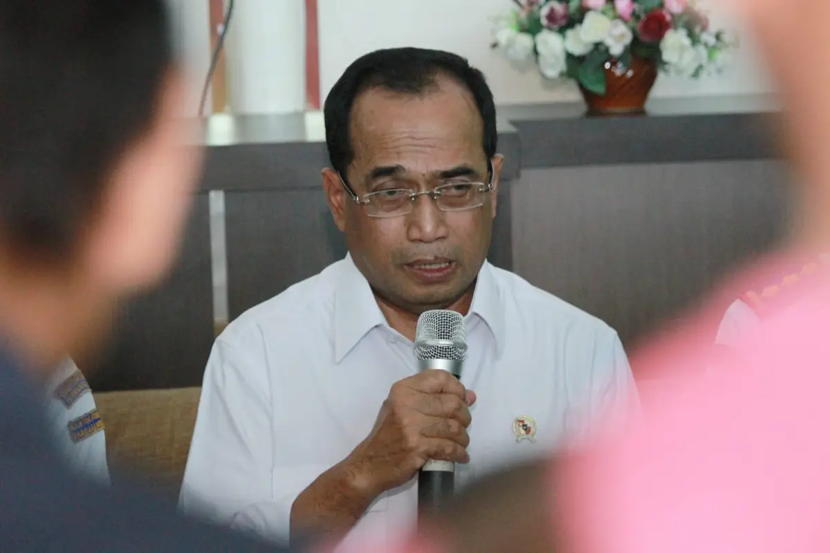 Menteri Perhubungan Budi karya Sumadi memberi keterangan pers kasus kandasnya KM Lestari Maju (Liputan6.com/Eka Hakim)