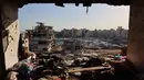 Interior bangunan tempat tinggal yang rusak terlihat setelah serangan Israel di Kota Gaza pada Kamis 4 Juni 2026. (Omar AL-QATTAA/AFP)