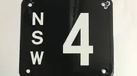 Pelat nomor mahal dan unik dengan angka '4. (Shannons Auctions)