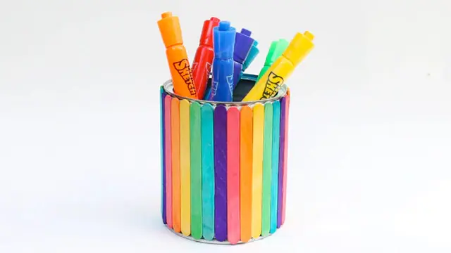 Cara membuat tempat pensil dari stik es krim pelangi