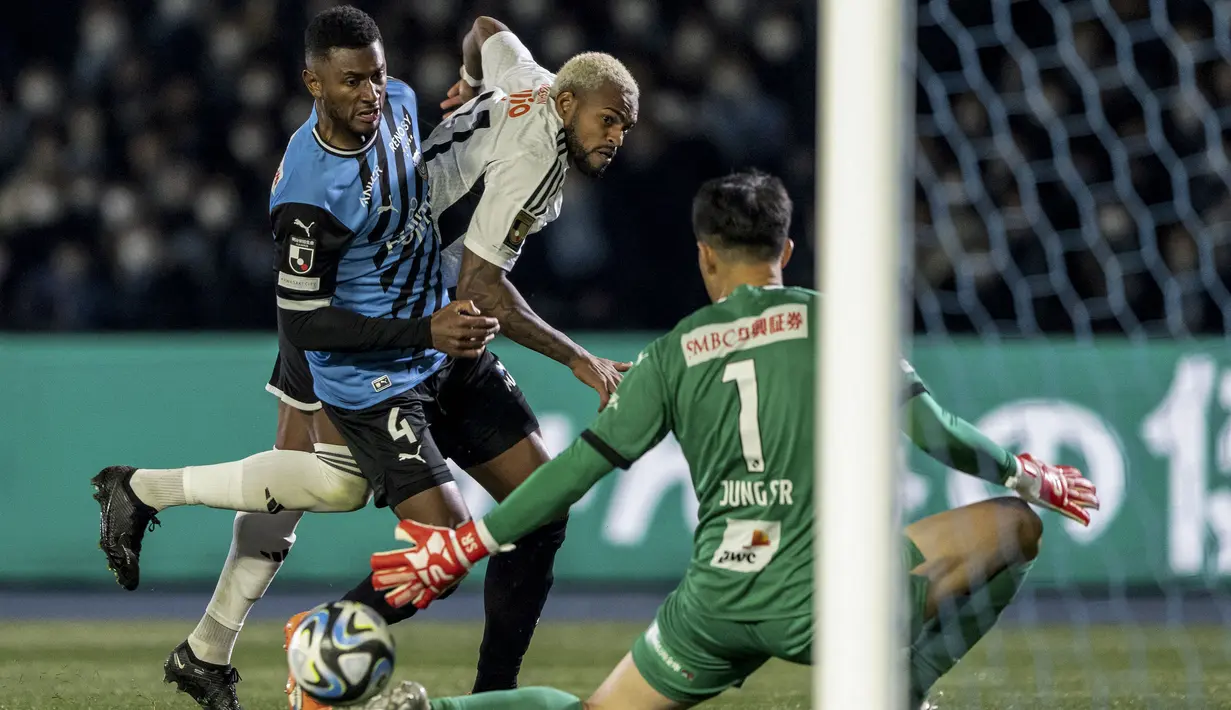 Striker Yokohama Marinos, Anderson Lopes masih akan menjadi andalan timnya untuk mengoyak gawang FC Tokyo. Hingga kini ia telah mencetak total 16 gol dan sementara menempati posisi kedua top skor sementara. (AFP/Yuichi Yamazaki)