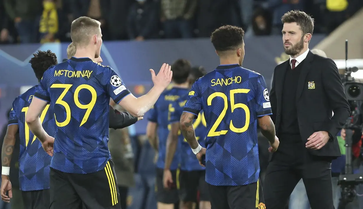 Ini merupakan laga perdana Setan Merah selepas pemecatan Ole Gunnar Solskjaer. Michael Carrick yang berperan sebagai pelatih sementara berhasil membawa anak asuhnya meraih kemenangan meyakinkan dengan dua gol tanpa balas. (AP/Alberto Saiz)