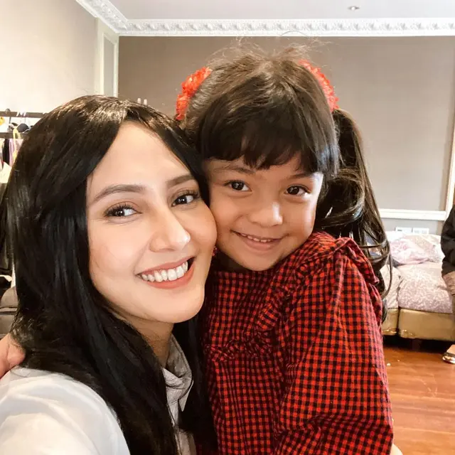 6 Potret Rara Nawangsih, Pemeran Ibu Kandung Amanda Manopo di Ikatan Cinta