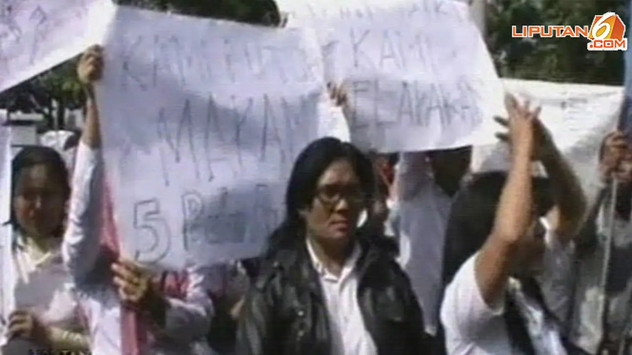 demo-buruh140210d.jpg