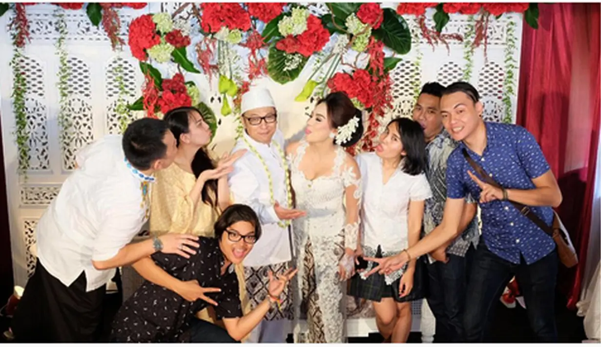 Setelah itu, pasangan ini akan menggelar resepsi pada 7 Mei mendatang. Selanjutnya akhir bulan Mei akan melaksanakan bulan madu. (Instagram/@jennycortez_dj)