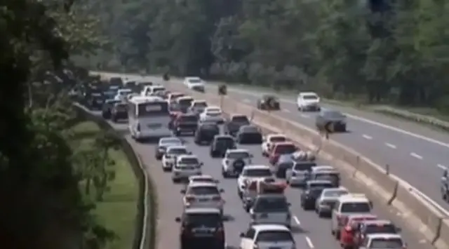 Kecelakaan Beruntun di Tol Cipularang KM 97 truk hantam 5 kendaraan, ternyata ini penyebabnya