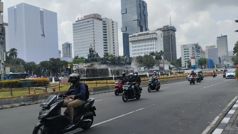 Situasi di Patung Kuda Arjuna Wiwaha, Jalan Medan Merdeka, Jakarta Pusat, lengang jelang demo BBM, Selasa (6/9/2022)