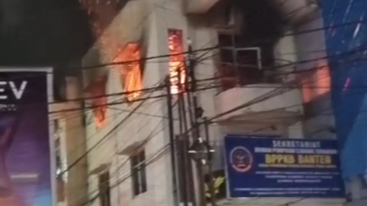 Kebakaran kantor ormas di Jalan Siliwangi, Kecamatan Cikole, Kota Sukabumi. (Liputan6.com/Istimewa).